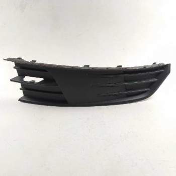 REJILLA PARAGOLPES DERECHA 8V0807368 