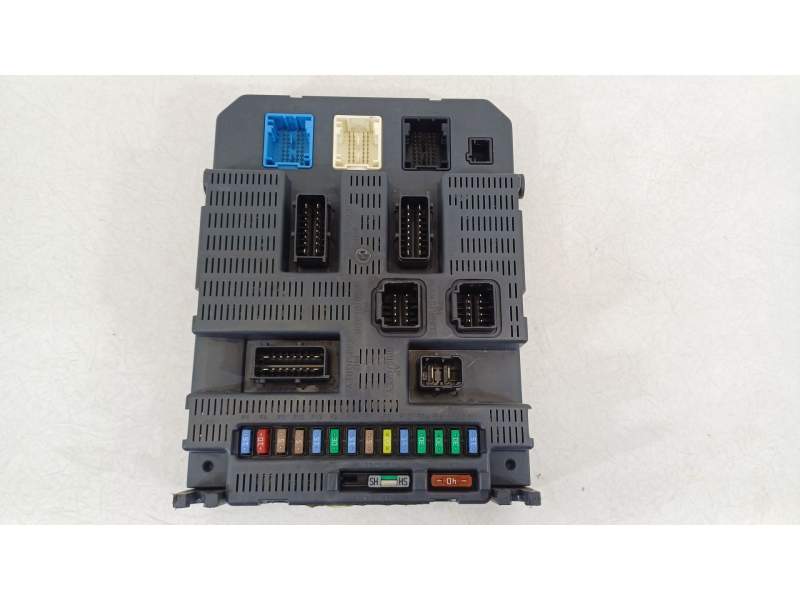 CAJA RELES / FUSIBLES 9663798280 BSI2004P0600