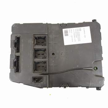 CAJA RELES / FUSIBLES 8200412548 