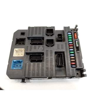 CAJA RELES / FUSIBLES 9663798280 BSI 2004 P06 00