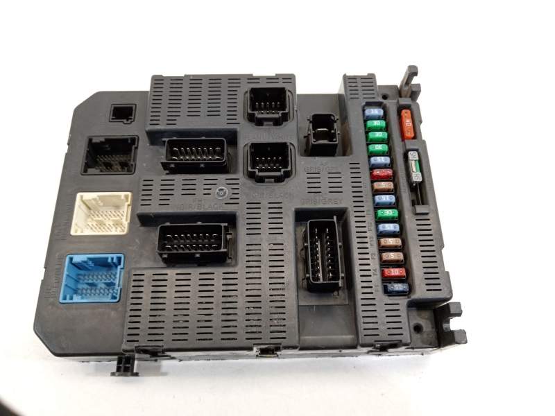 CAJA RELES / FUSIBLES 9663798280 BSI 2004 P06 00