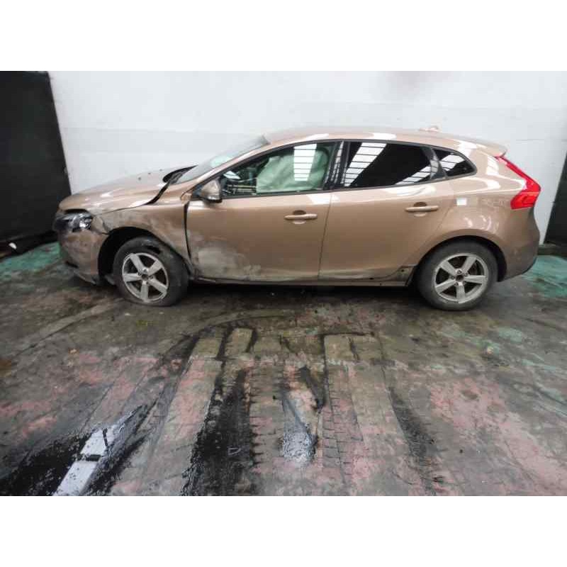 volvo v40 del año 2014