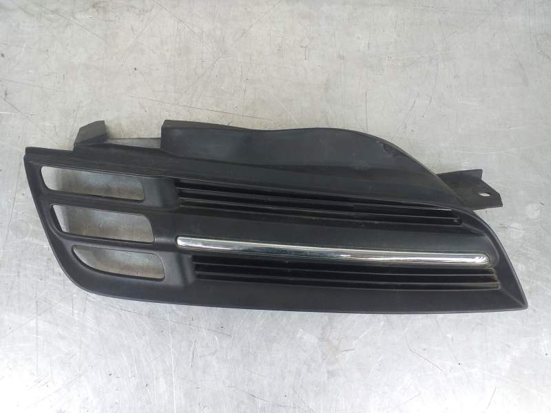 REJILLA PARAGOLPES DERECHA 62320AX600 