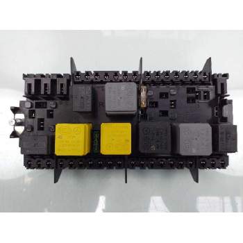 CAJA RELES / FUSIBLES 2469067100 33271312 1718177
