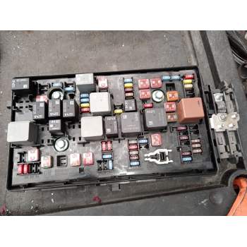 CAJA RELES / FUSIBLES 13222782 544949969 13255300