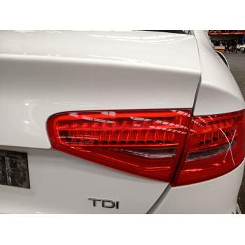 PILOTO TRASERO DERECHO EN PORTON 8K5945094AC 