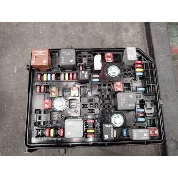 CAJA RELES / FUSIBLES 39040853 15514069 