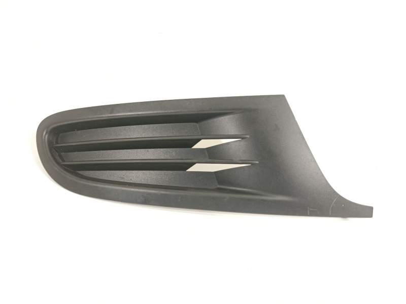 REJILLA PARAGOLPES DERECHA 5K0853666A 