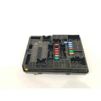 CAJA RELES / FUSIBLES 284B64435R 