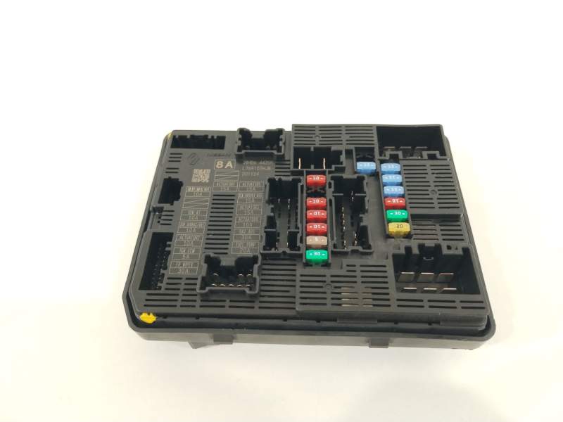 CAJA RELES / FUSIBLES 284B64435R 