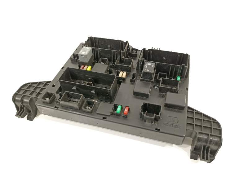 CAJA RELES / FUSIBLES 13302300 