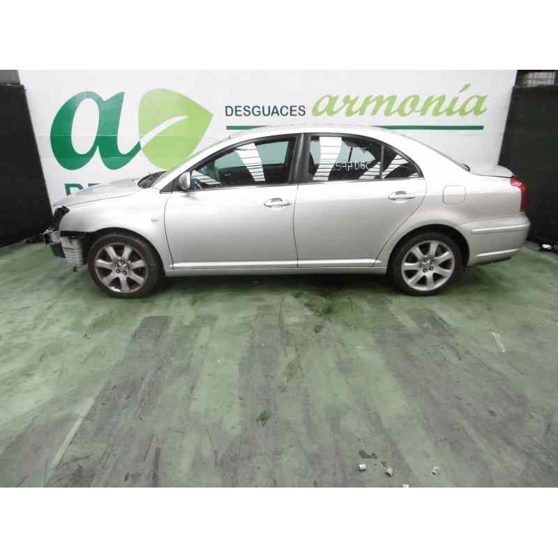 toyota avensis berlina (t25) del año 2005