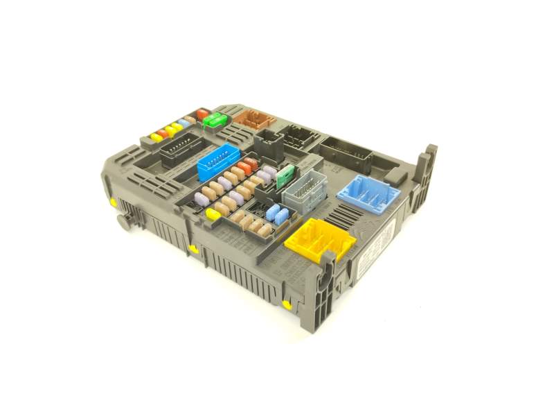 CAJA RELES / FUSIBLES 9819851280 28550129 3181743214