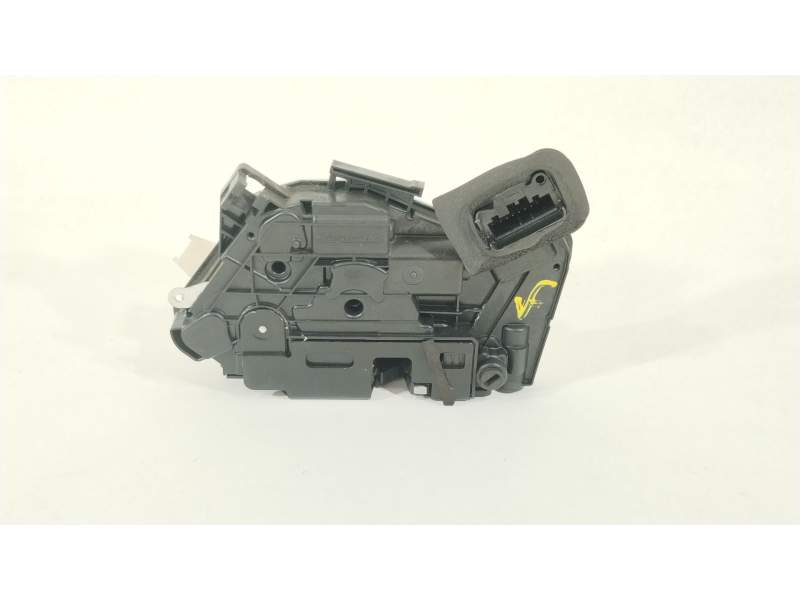 CERRADURA PUERTA TRASERA DERECHA 5E0839016A 