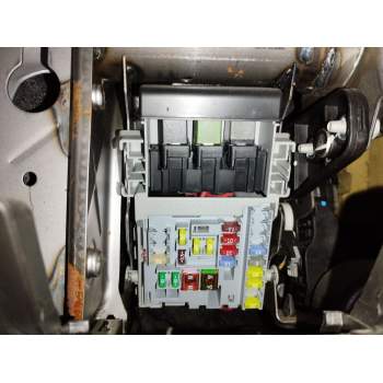 CAJA RELES / FUSIBLES 13222786 