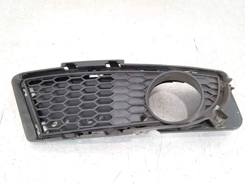 REJILLA PARAGOLPES DERECHA 51117892112 15857711 