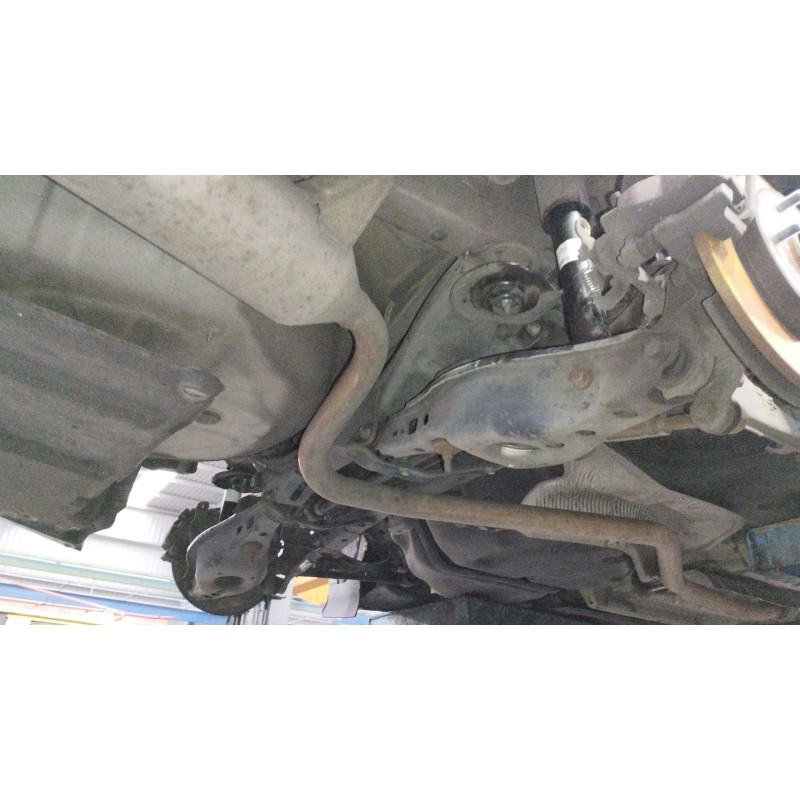 Recambio de puente trasero para toyota avensis (t27) active referencia OEM IAM   