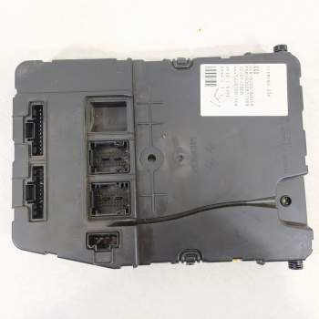 CAJA RELES / FUSIBLES 8200780018A 