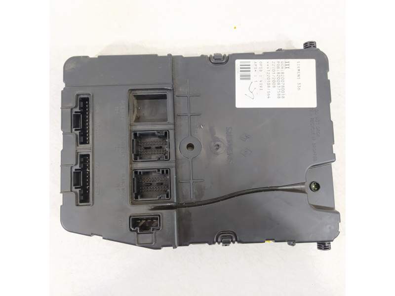CAJA RELES / FUSIBLES 8200780018A 