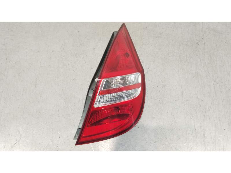 PILOTO TRASERO DERECHO 924022L010 