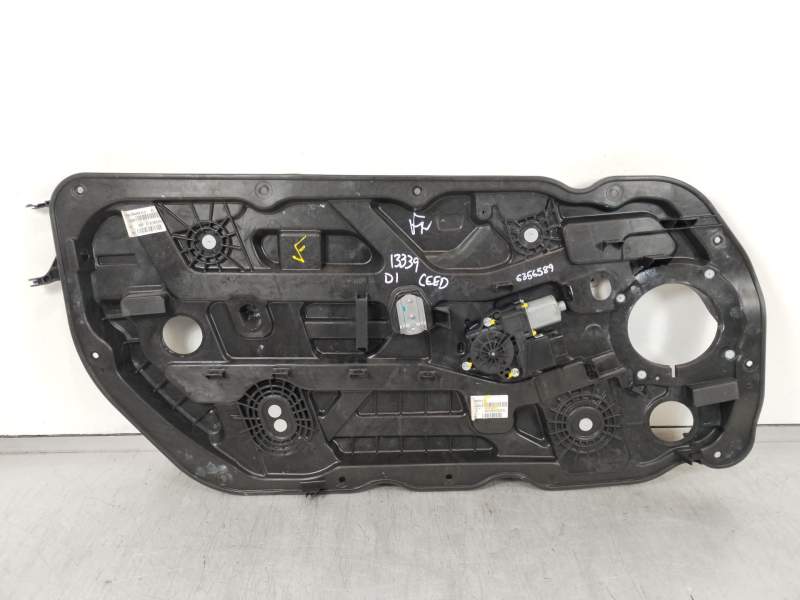 ELEVALUNAS DELANTERO IZQUIERDO 82470A2651 82471A2700