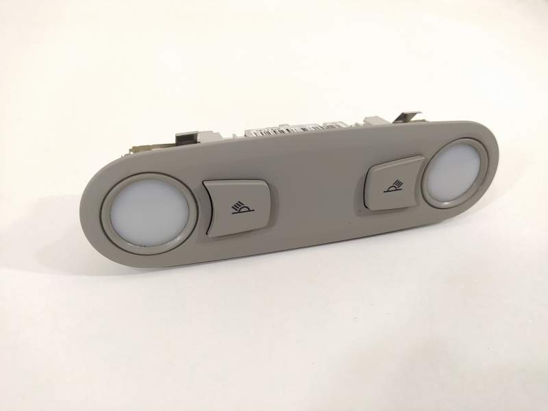 LUZ INTERIOR 8T0947111A13U 