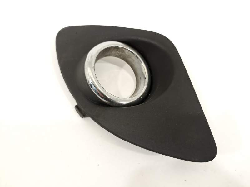 REJILLA PARAGOLPES DERECHA 865661H000 