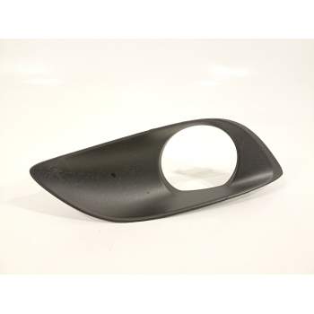 REJILLA PARAGOLPES DERECHA 814810D100 