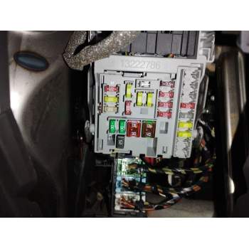 CAJA RELES / FUSIBLES 13222786 