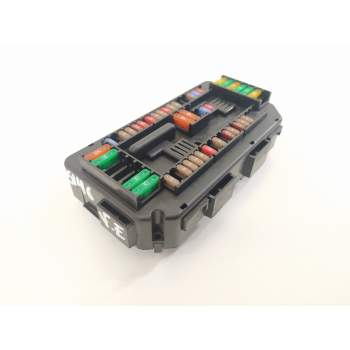 CAJA RELES / FUSIBLES 61359383178 106818 