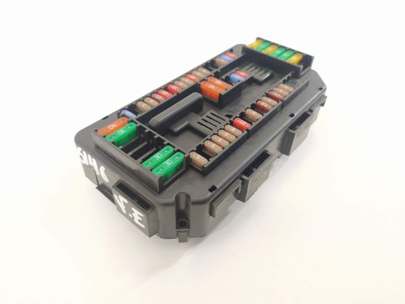 CAJA RELES / FUSIBLES 61359383178 106818 