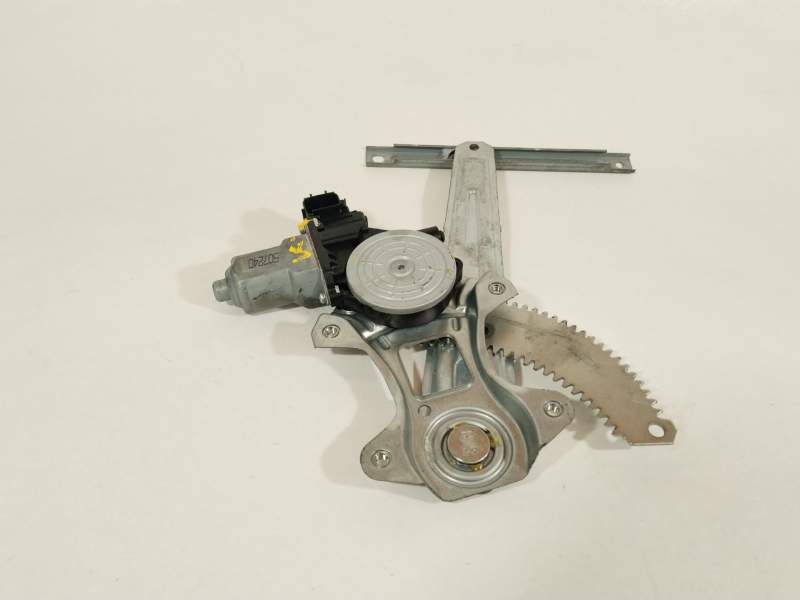 ELEVALUNAS TRASERO DERECHO 82731CV01B 827201KA0B