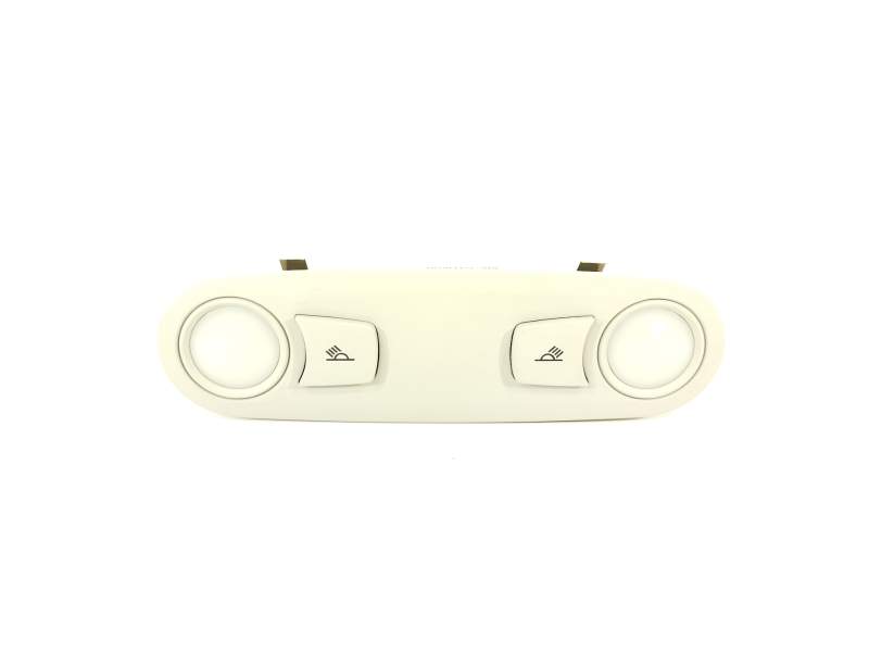 LUZ INTERIOR 8T0947111AT 