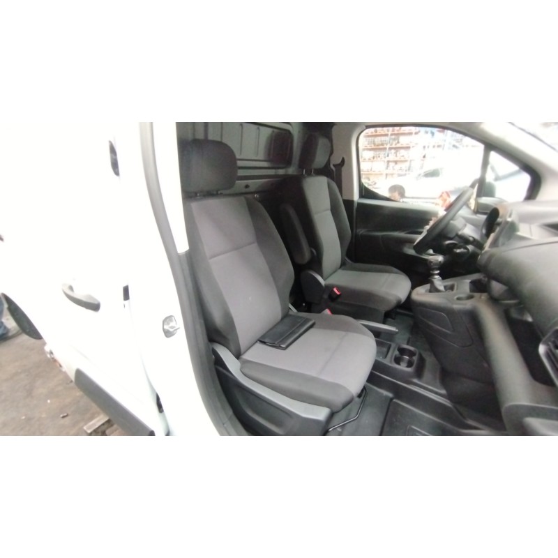 Recambio de asiento delantero derecho para toyota proace city referencia OEM IAM   