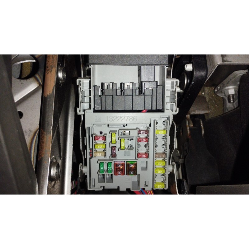 Recambio de caja reles / fusibles para opel astra j lim. enjoy referencia OEM IAM 13222786  