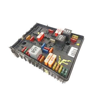 CAJA RELES / FUSIBLES 1K0937124H 