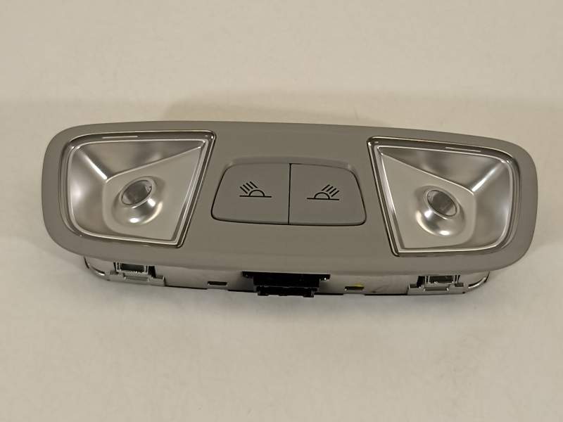 LUZ INTERIOR 8U0947111A 