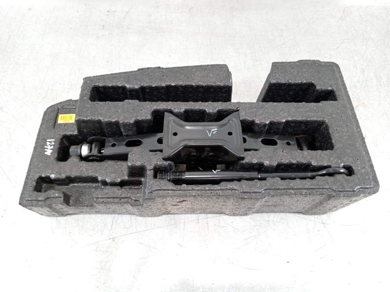 LLAVE RUEDA 9149P4000 
