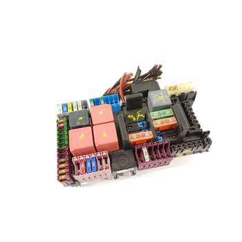 CAJA RELES / FUSIBLES A2059068501 