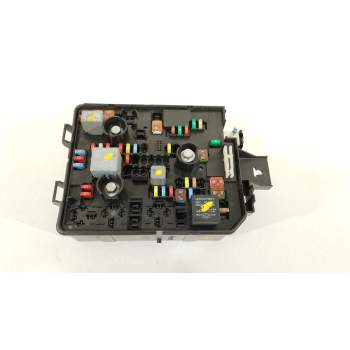 CAJA RELES / FUSIBLES 39068007 