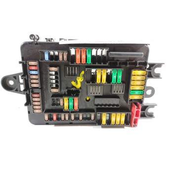 CAJA RELES / FUSIBLES 9389070 19561000001 939776