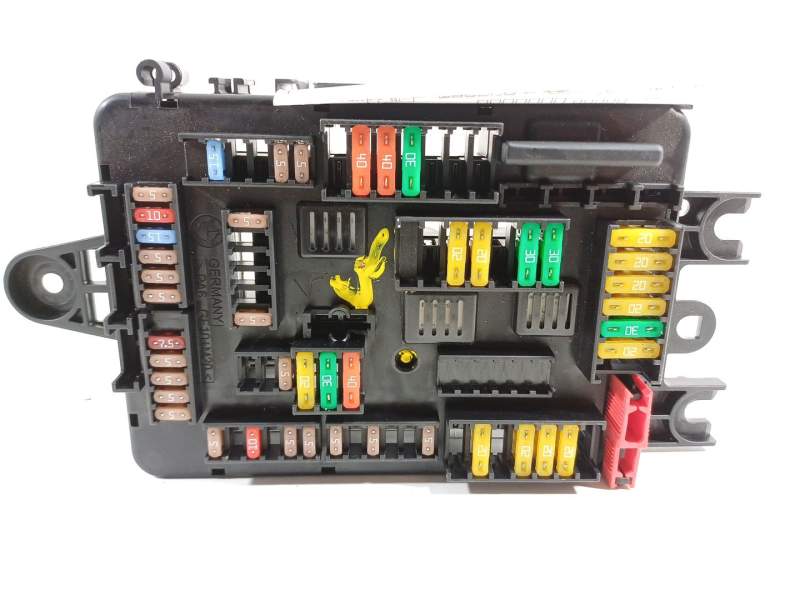 CAJA RELES / FUSIBLES 9389070 19561000001 939776