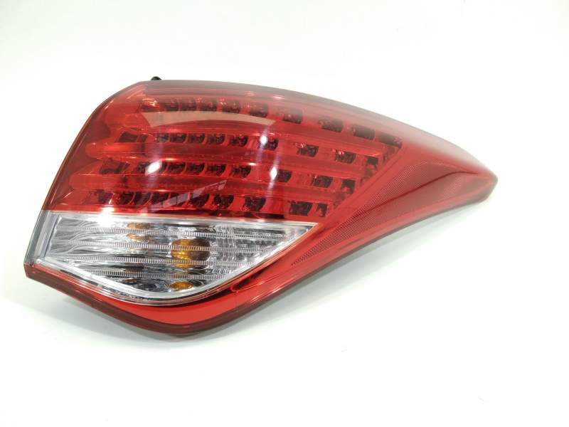 PILOTO TRASERO DERECHO 924023Z300 