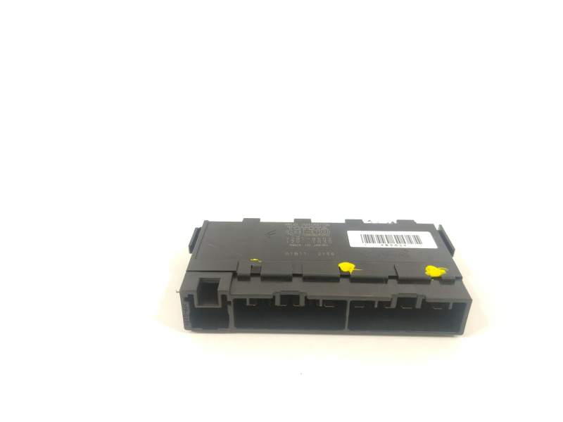 CAJA RELES / FUSIBLES 8264147020 72818502