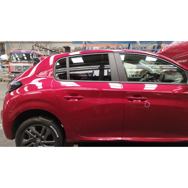 Recambio de puerta trasera derecha para peugeot 208 2020 referencia OEM IAM   