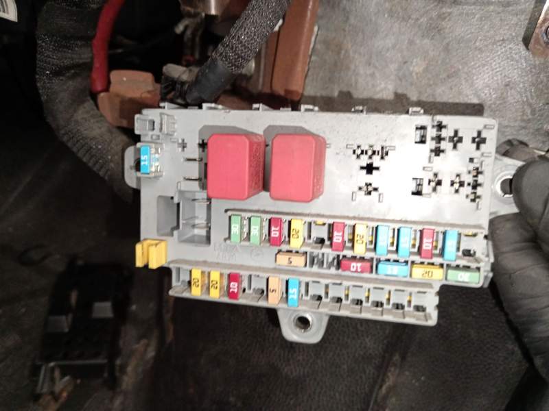 CAJA RELES / FUSIBLES 1332053080 