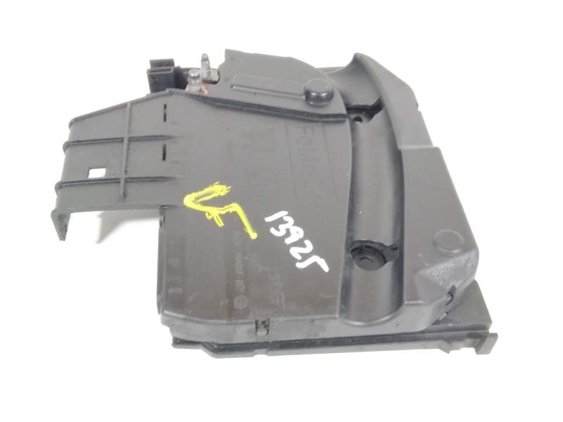 CAJA RELES / FUSIBLES AV6T14A067BC 