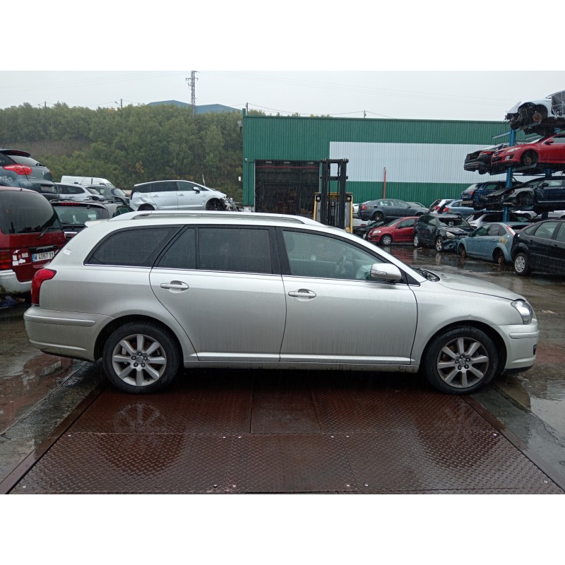 toyota avensis berlina (t25) del año 2006