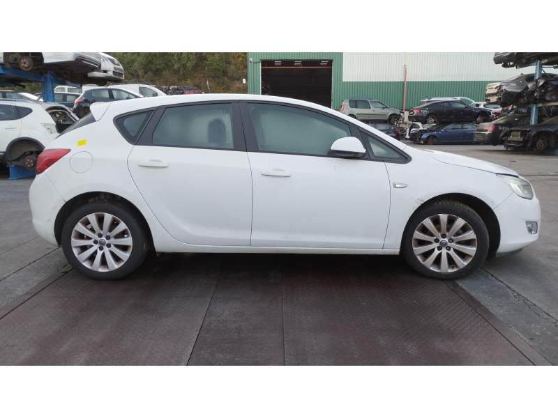opel astra j (p10) del año 2010