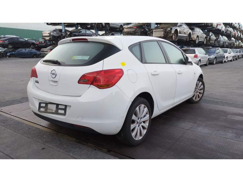 opel astra j (p10) del año 2010